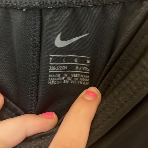 Boys Nike shorts​​​​​​​​​​ - Picture 3 of 6